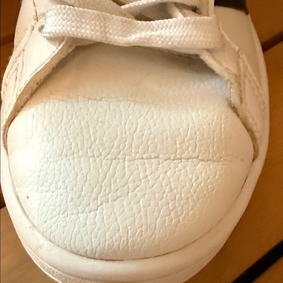 Adidas Women's Classic White Sneakers with Black Accents - Picture 12 of 12